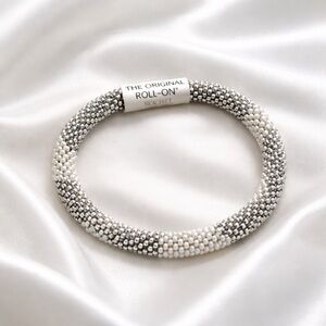 Beaded Bracelet in White & Silver